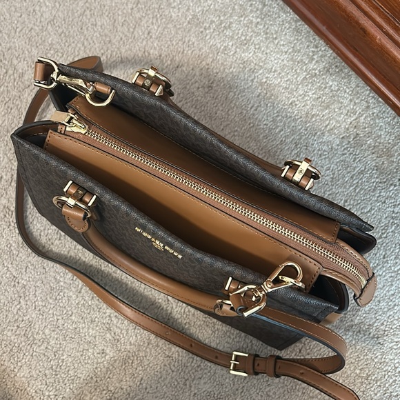 Michael Kors Marilyn Medium Logo Satchel - Picture 2 of 7